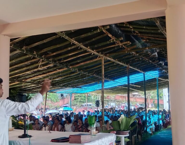 Charismatic Retreat Held for the First Time in Nongkharai Sub-District